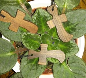 Komplet 3 verižic križec - oreh