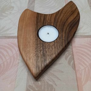 Namizni lesen svečnik oreh