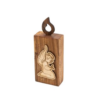 Lesena dekorativna nagrobna svečka iz brestovega lesa – klečeči angel