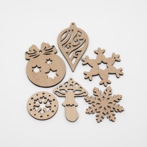 Komplet 6 okraskov iz gorskega javorja